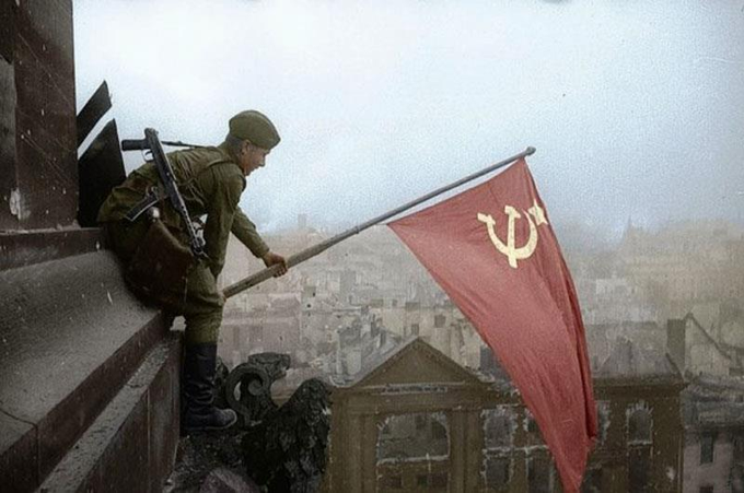 FvqINYuWwAEuXu1.png