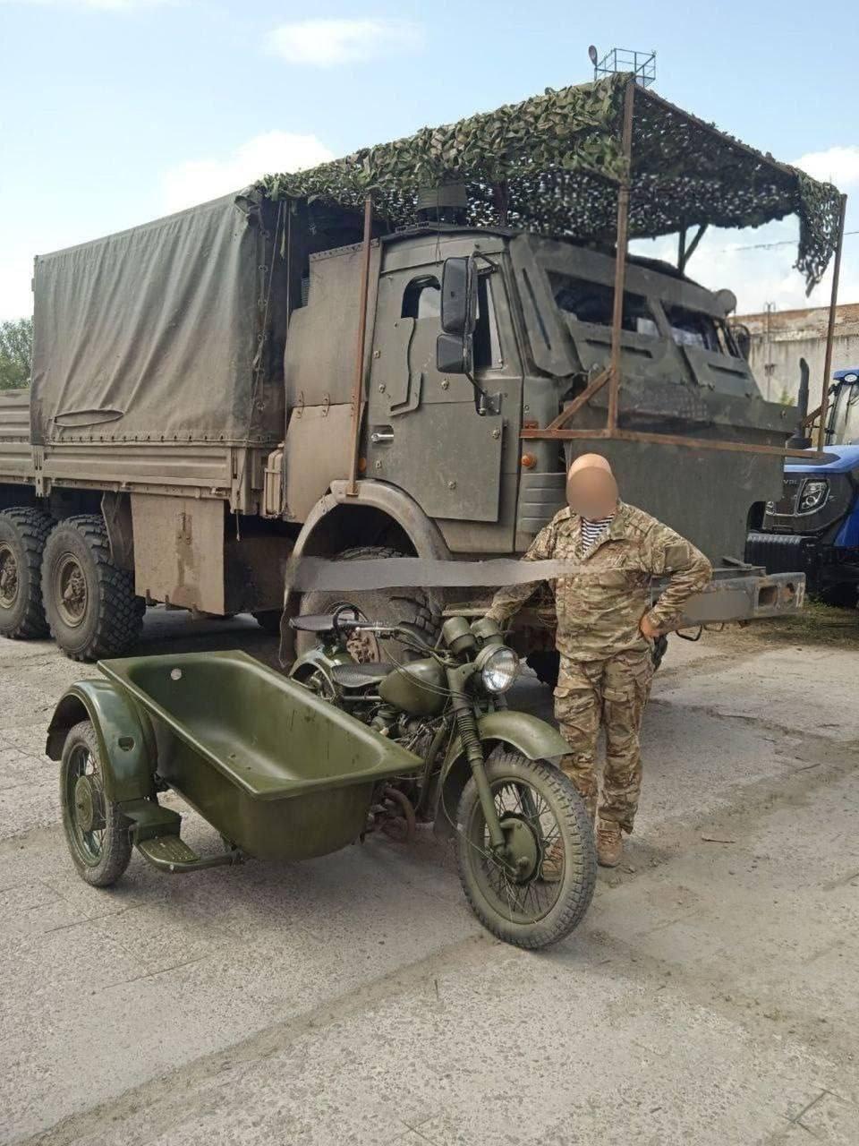 Motorcycle with a tactical bathtub.jpeg