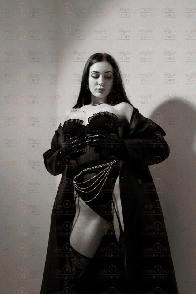 Victoria16 (GlamourEscorts)  escort