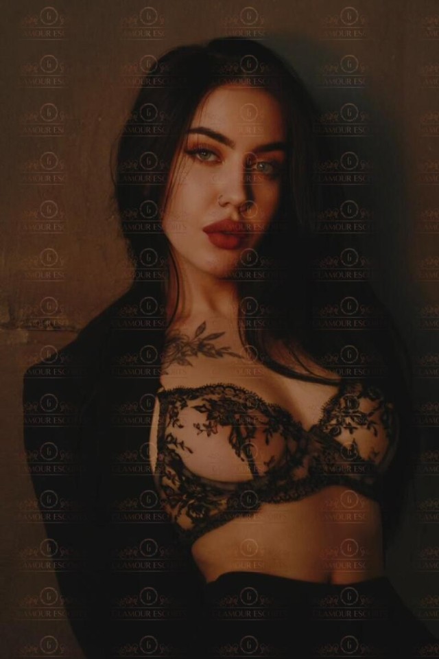 Elina7 (GlamourEscorts)  escort