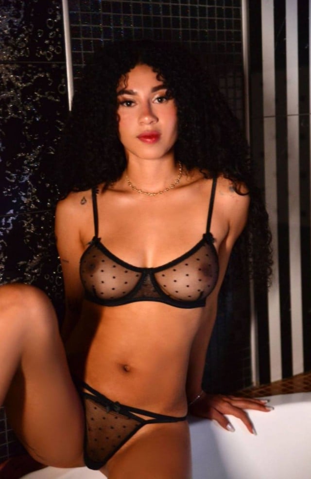 Carolina (Magic Girls)  escort