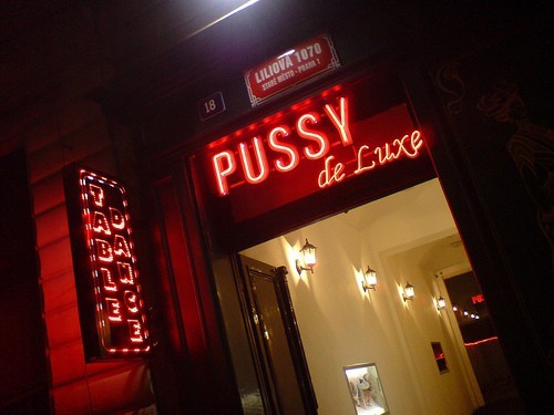 Pussy De Luxe