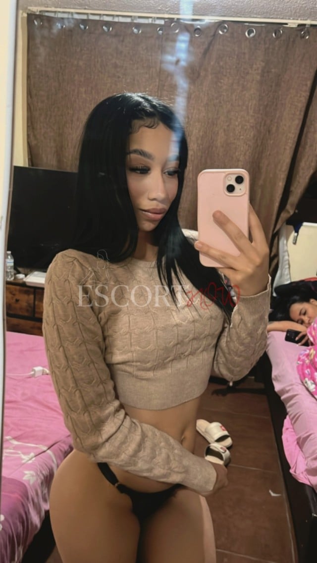 Scarlet (Escortnow)  escort